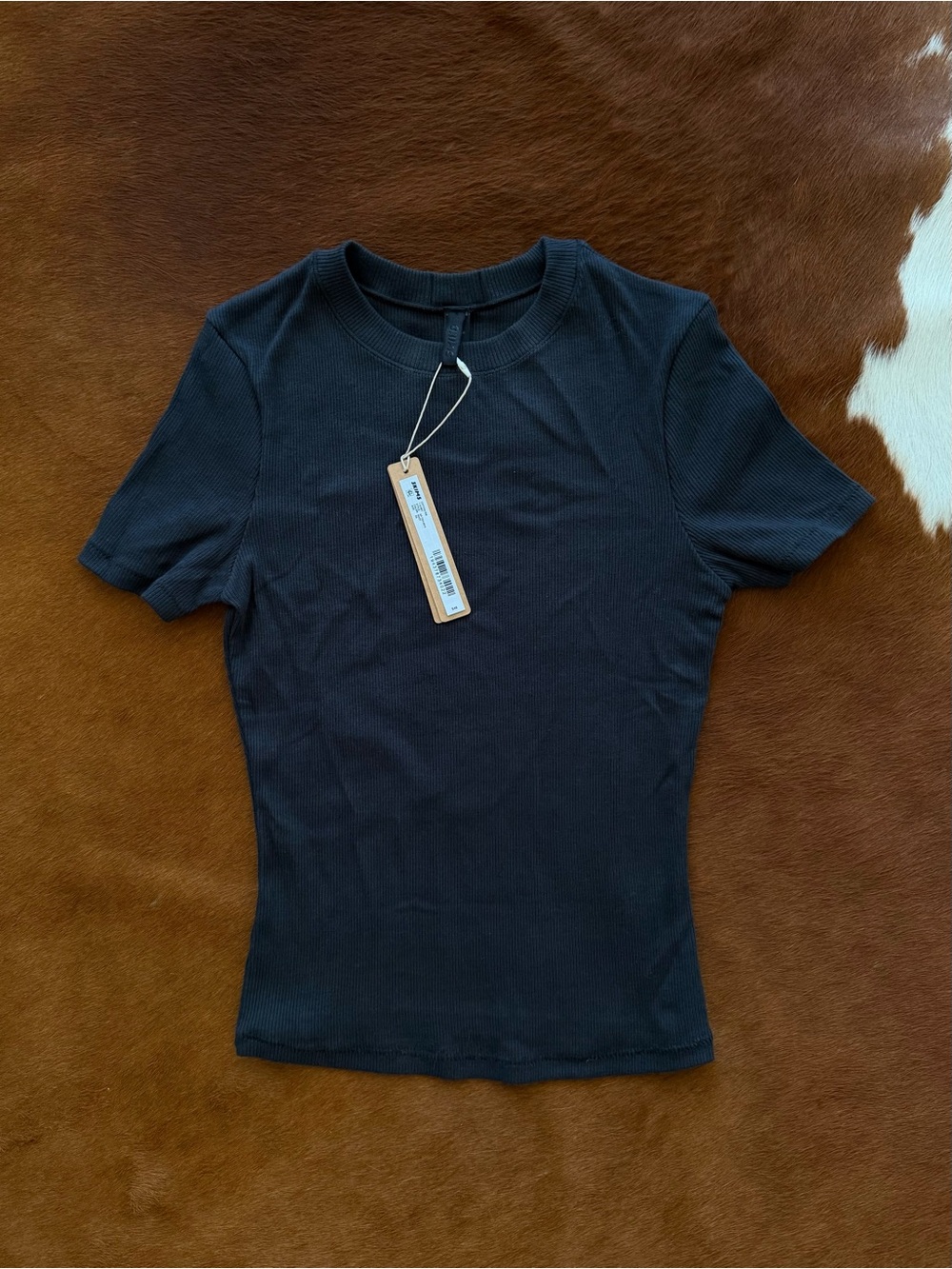 SKIMS cotton rib tee size XS — NWT
